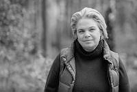 Lotta Lyrå 2022 sv-vit.jpg